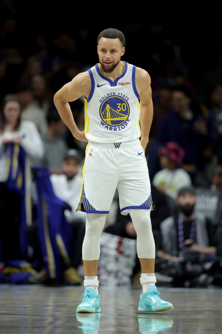 天天盈球网-🤩来感觉了！库里生涯第45次单节20+ 继续高居历史第一！